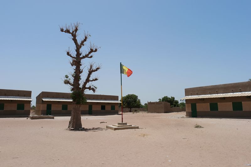Cour Lycée Nguéniène