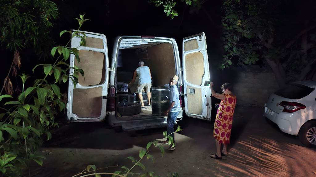 Arrivée cartons, déchargement